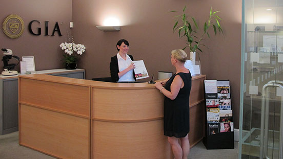 注册之日起，GIA 就与您联系在一起并一路伴随您的整个职业生涯。 比如：帮您物色很好的工作、为您提供尤为宝贵的交流机会、为您提供终身教育等等。