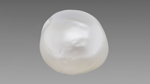Figure 1. An 8.98 ct white semi-baroque cultured pearl measuring 11.31 × 10.75 × 10.30 mm exhibiting dents and wrinkles on its surface. Photo by Hemal Trivedi.