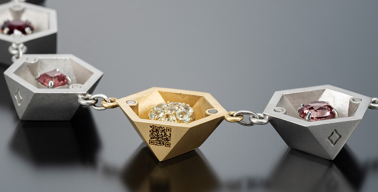 Figure 3. The 18K gold half link features a QR code that leads to a website with details about the garnets and the necklace’s creation. Photo by Robert Weldon; courtesy of Mary van der Aa Fine Jewels and Tucson Todd’s Gems.