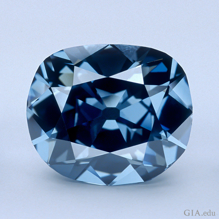 Hope Diamond（霍普钻）由 Smithsonian Institution（史密森学会）友情提供
