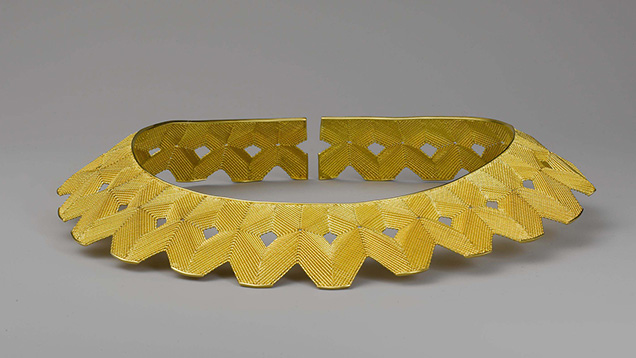 Mary Lee Hu作<em>チョーカー#70</em>