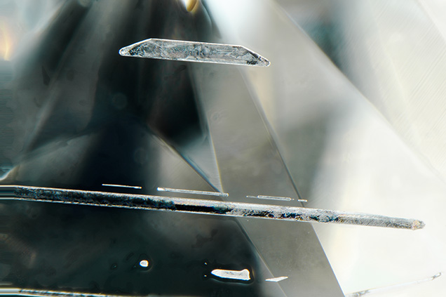 Metallic flux inclusions in the synthetic diamond.