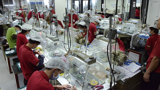 Chinese jewelry factory workers