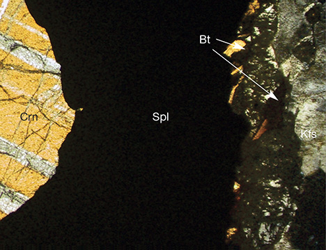 Corundum with hercynite-rich spinel corona