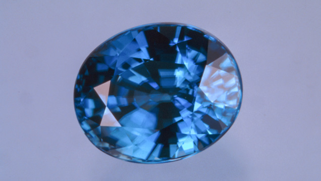 浓郁的蓝色锆石