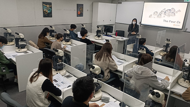 我们的教室配备了最新的设备，可让您在当今的就业市场中立于不败之地。