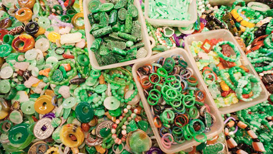 香港玉器市场吸引了来自世界各地的珠宝鉴赏家。 在GIA香港分校学习，你可以经常接触当地玉器市场。