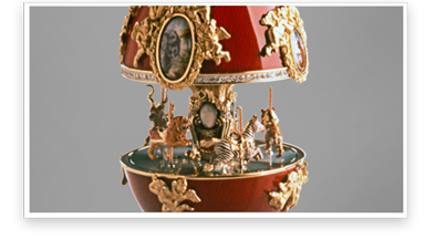 赤いエナメルのエッグ