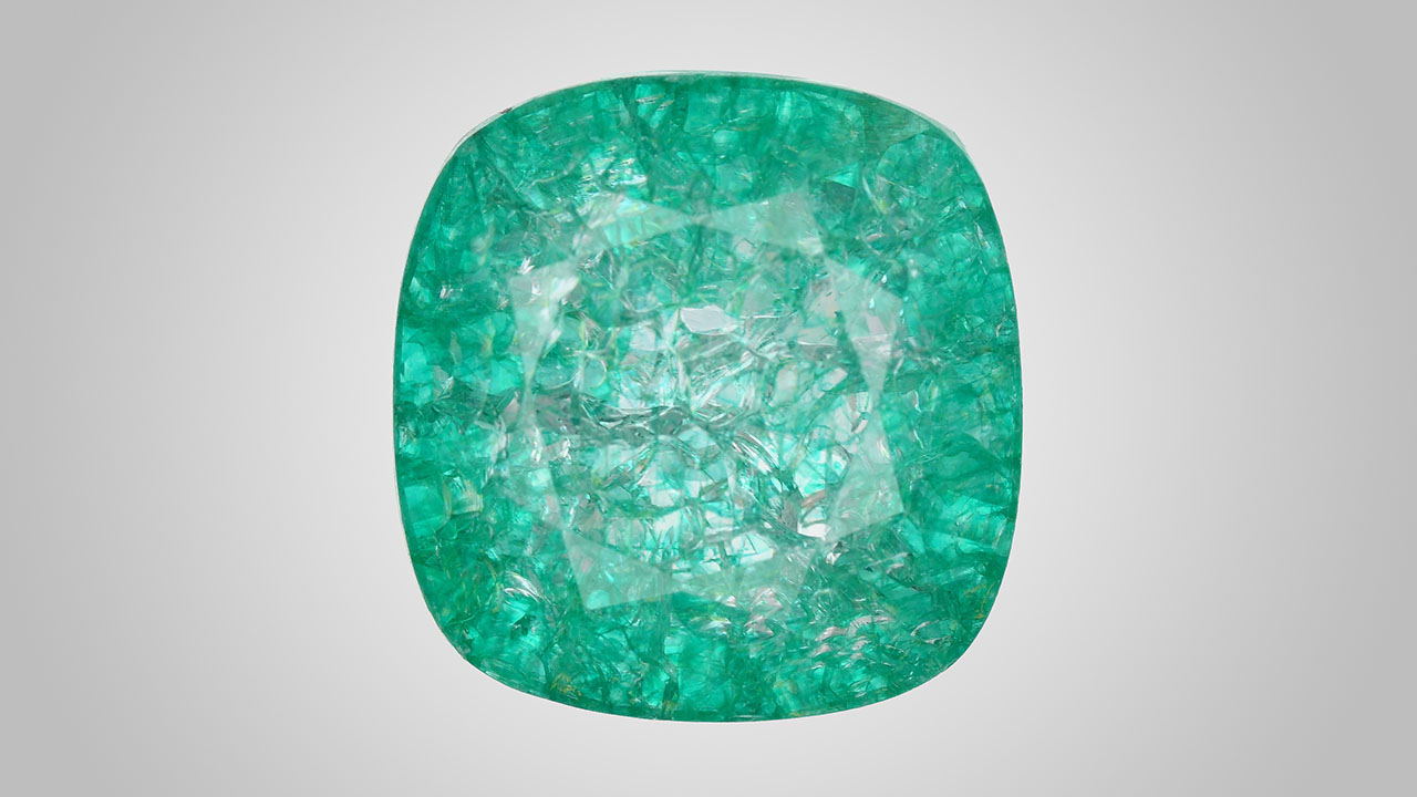 Figure 1. Face-up appearance of a quench-crackled and dyed laboratory-grown colorless sapphire, measuring 13.10 × 12.73 × 7.51 mm. Photo by Adriana Gudino.