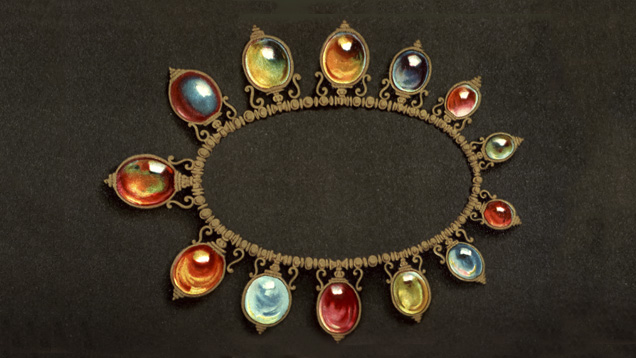 さまざまな色合いの琥珀