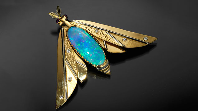 アールデコ調の蛾