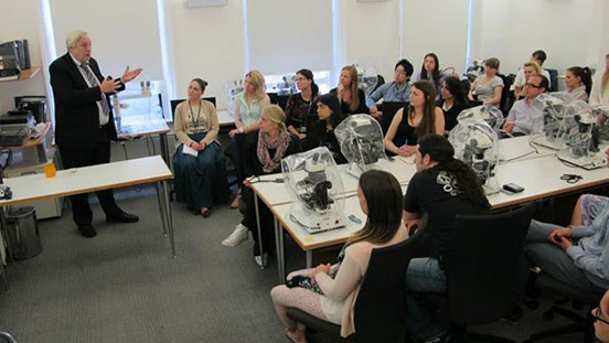 一些最受尊敬的和有影响力的宝石和珠宝专业人士定期来美国宝石研究院 (GIA) 与您分享他们的真知灼见。 这些都是难得的机会来了解这个行业，并建立与贵宾的关系。