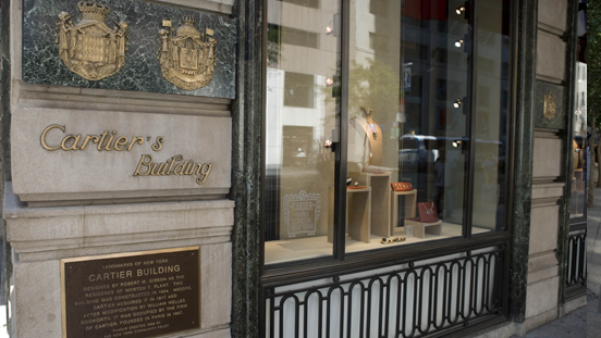 世界最高級の宝石店の数々が近隣にあります。