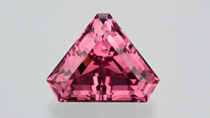 “玫瑰红”尖晶石