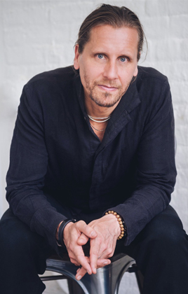 Neuroscientist and perception expert Dr. Beau Lotto will be the opening keynote speaker at Converge