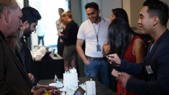 有什么比设计展更适用于结束珠宝设计与技术 (Jewelry Design &amp; Technology) 课程？可借此机会让您的设计赢得“学生选择奖”。