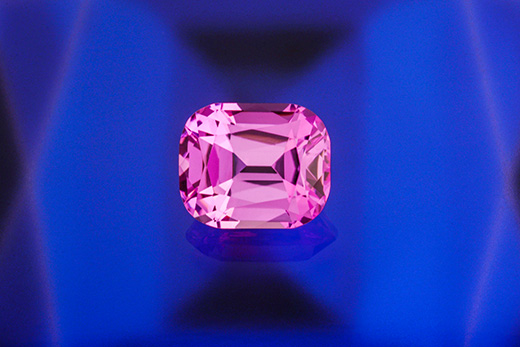 This reviewer used the information and diagrams in Prim’s book to facet this 11.16 ct synthetic sapphire in a classic rectangular cushion mixed-cut design. Photo by Nathan Renfro.
