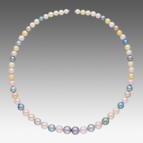 Akoya strand that can be described by the GIA 7 Pearl Value Factors