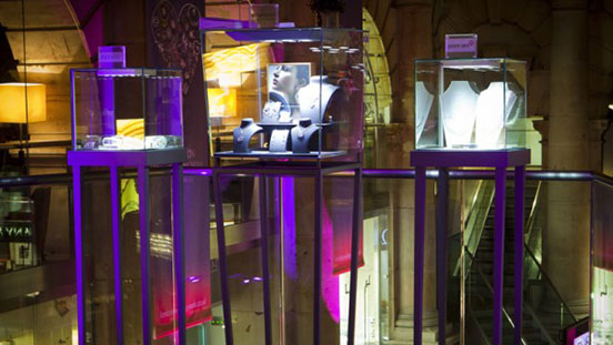 伦敦珠宝周处处都是惊喜。 我们将举办几百场活动及展览会，保证让您赞叹不已。