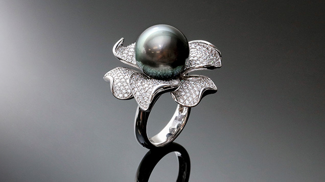 Tahitian cultured pearl mounted in ring