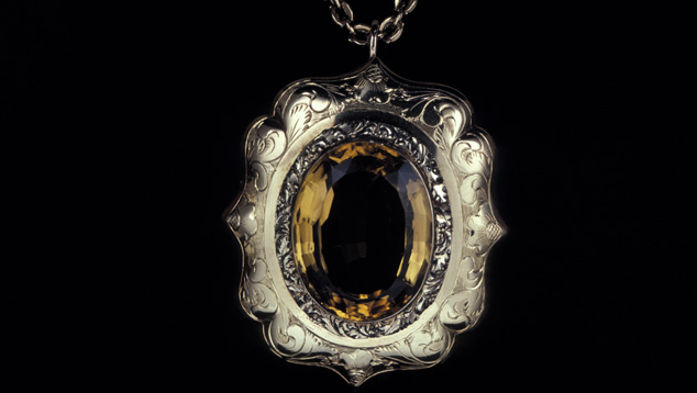 This gold pendant from the Victorian era features a citrine center stone. - GIA & Tino Hammid