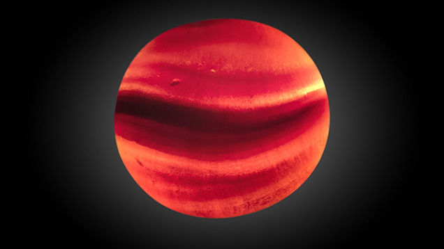 The bead displayed a banded structure under fiber-optic light.