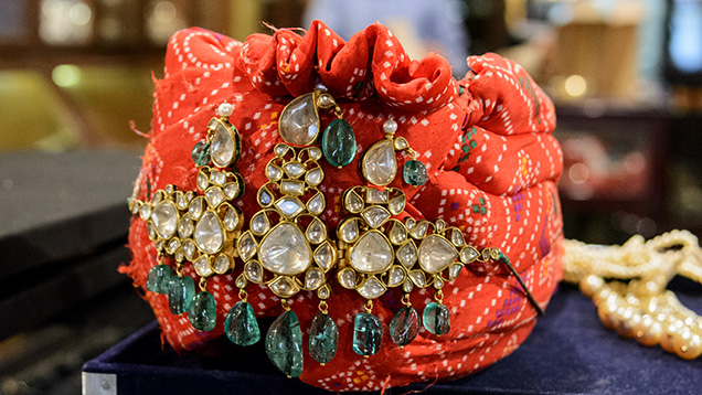 Maharaja headdress with polka diamonds and emerald