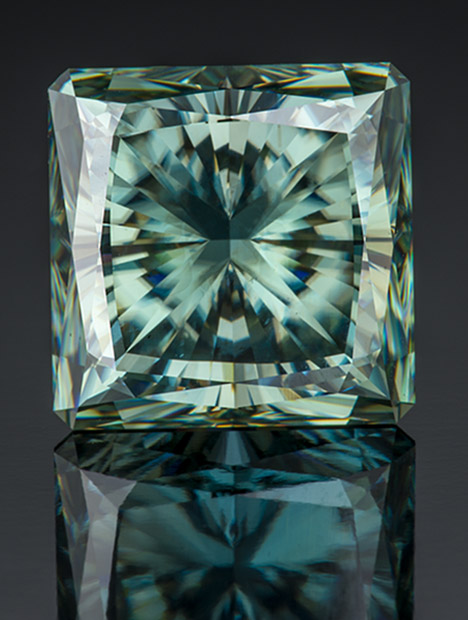 27.15 克拉蓝绿色合成碳硅石