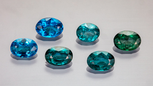 Scientists at the GIA laboratory in New York City recently discovered spinel treated by nickel diffusion in a parcel of gems acquired for research purposes by the GIA research team in Bangkok. 