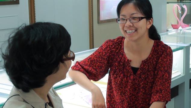 《宝石与宝石学》(Gems & Gemology) 技术编辑 Tao Hsu（许焘）博士与中国宝石和珠宝行业人士会面。