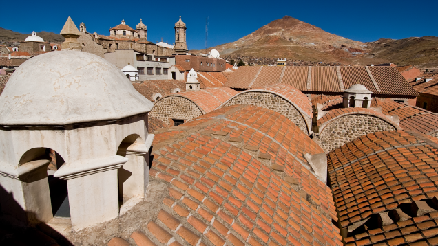 ポトシ市は世界の銀の多くを生産している。 セロ・リコ