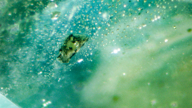 First documented topaz crystal inclusion in sapphire