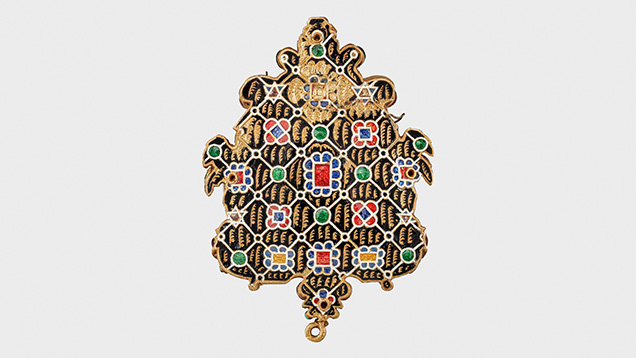 Figure 1. The reverse side of Catherine de’ Medici’s pendant featuring cloisonné enamel of various colors (BnF collection no. 56.336). Photo by Serge Oboukhoff; courtesy of the Museum of the National Library of France.