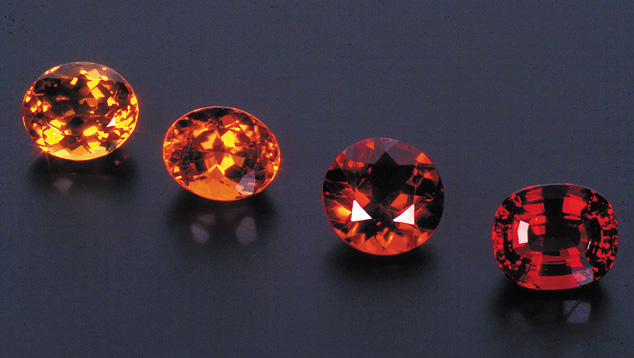オレンジがかった黄色〜赤橙色のこれらの宝石は、良質のシトリンカラーの例です。 - C. Y. Sheng（C. Y. シェング）提供