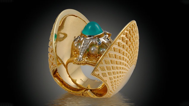 照片: AJDC 友情提供, "Cosmic Clam Ring" 由 Kent Raible 为“秘密珍宝”主题于 2006 年设计。