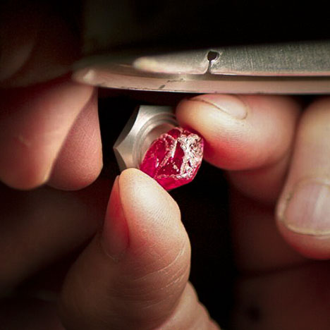 Rough ruby grading at Mustang.