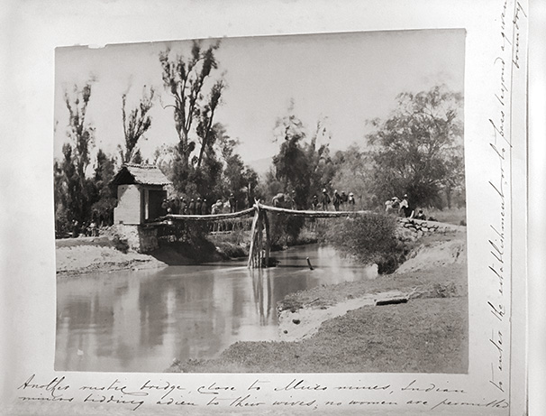 Rustic bridge in the Muzo area