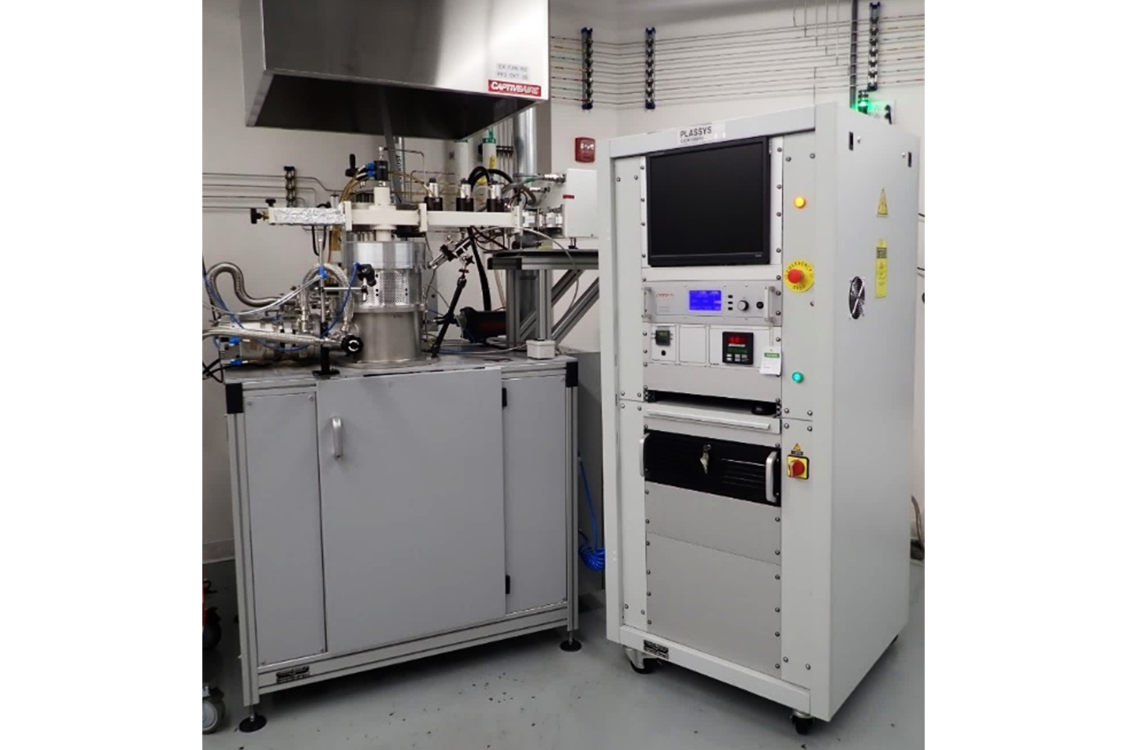 GIAのCVDリアクターの一つで、関連制御装置とマイクロ波プラズマ源を備えている。