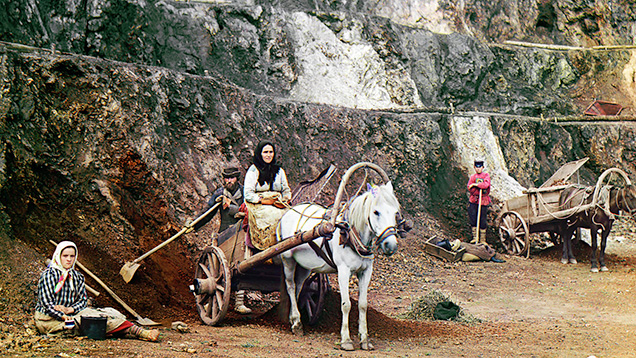 Mining with hand tools in the Ural Mountains in 1910