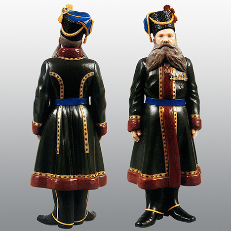 Russian lapis lazuli in Kudinov’s kiver bag and belt